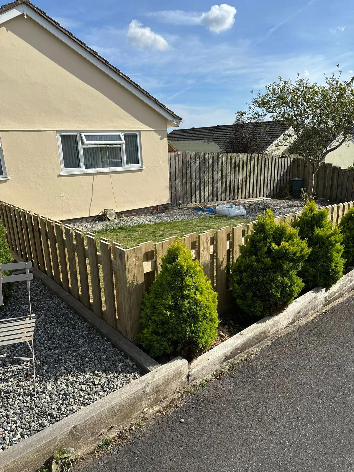 Custom hit and miss fence and gate built to 1 metre for a Torrington front garden